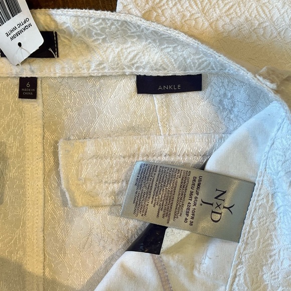 White crop NYDJ floral textured optic white NWT size 6 White skinny jeans - Picture 9 of 9